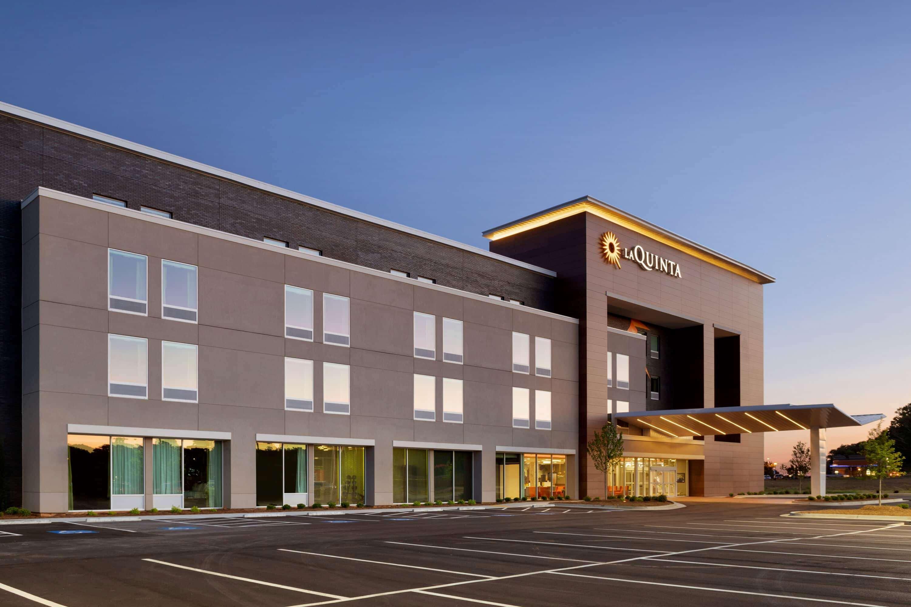 La Quinta Inn & Suites By Wyndham Браселтън Екстериор снимка