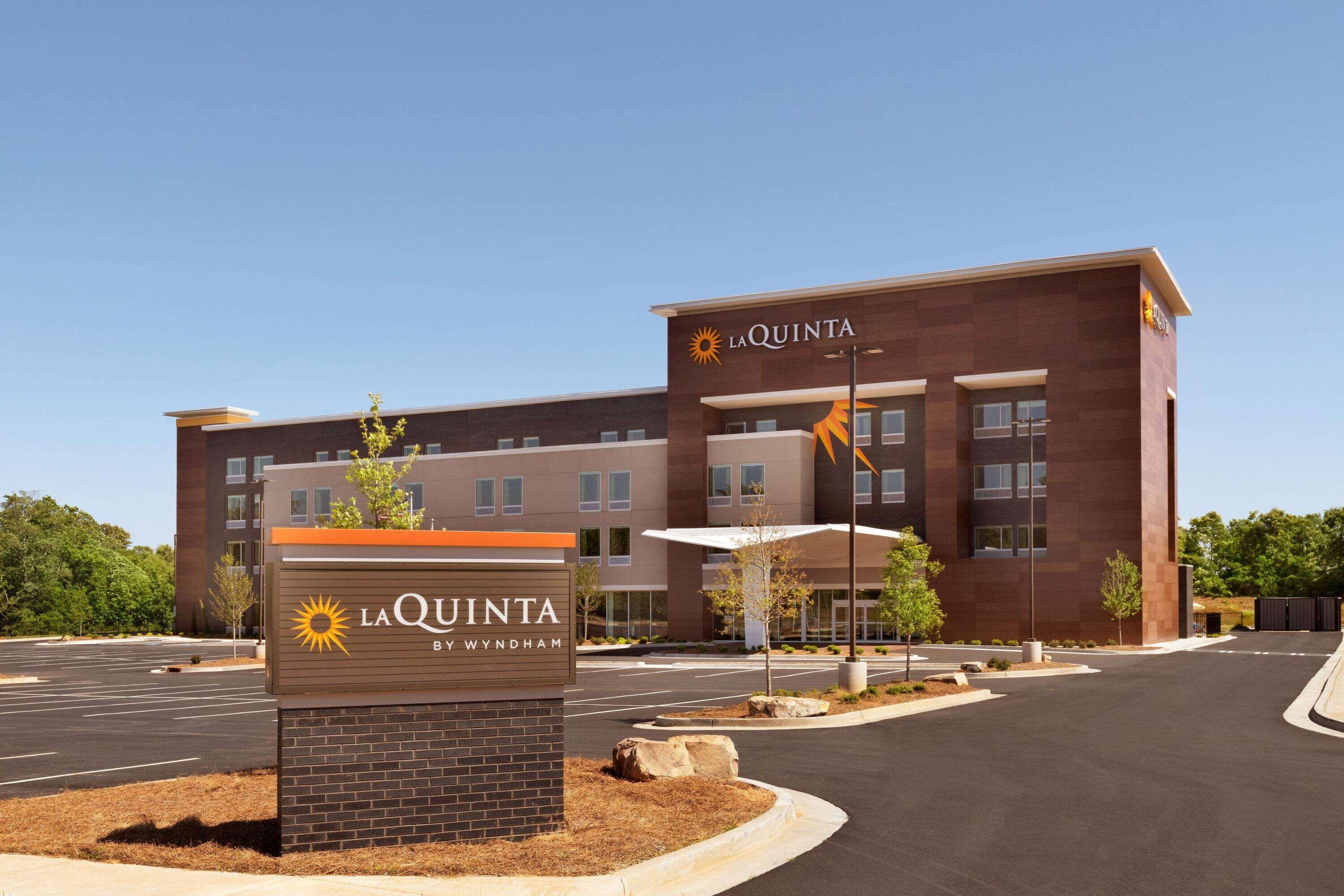 La Quinta Inn & Suites By Wyndham Браселтън Екстериор снимка