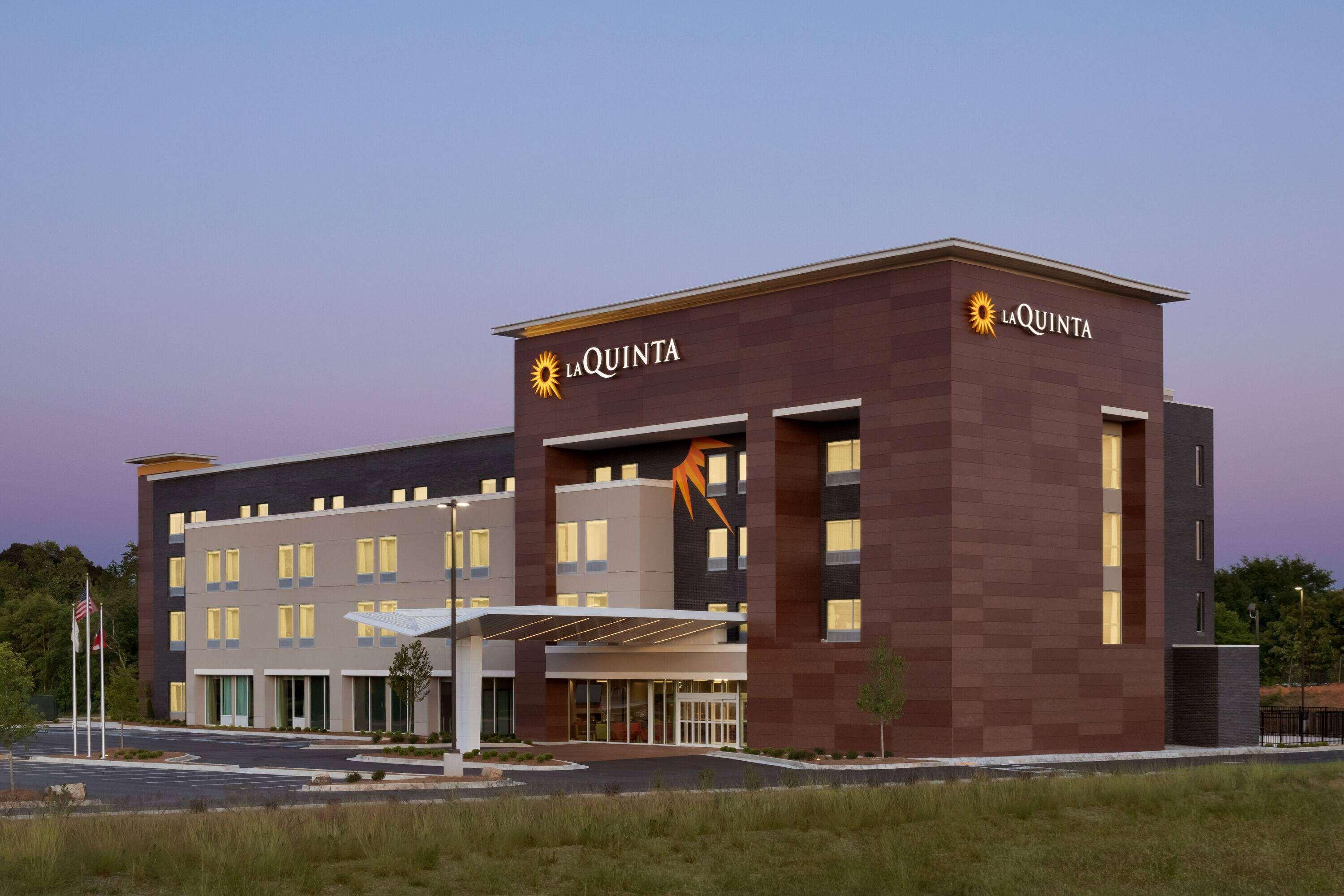 La Quinta Inn & Suites By Wyndham Браселтън Екстериор снимка