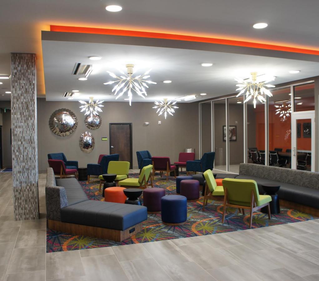 La Quinta Inn & Suites By Wyndham Браселтън Екстериор снимка